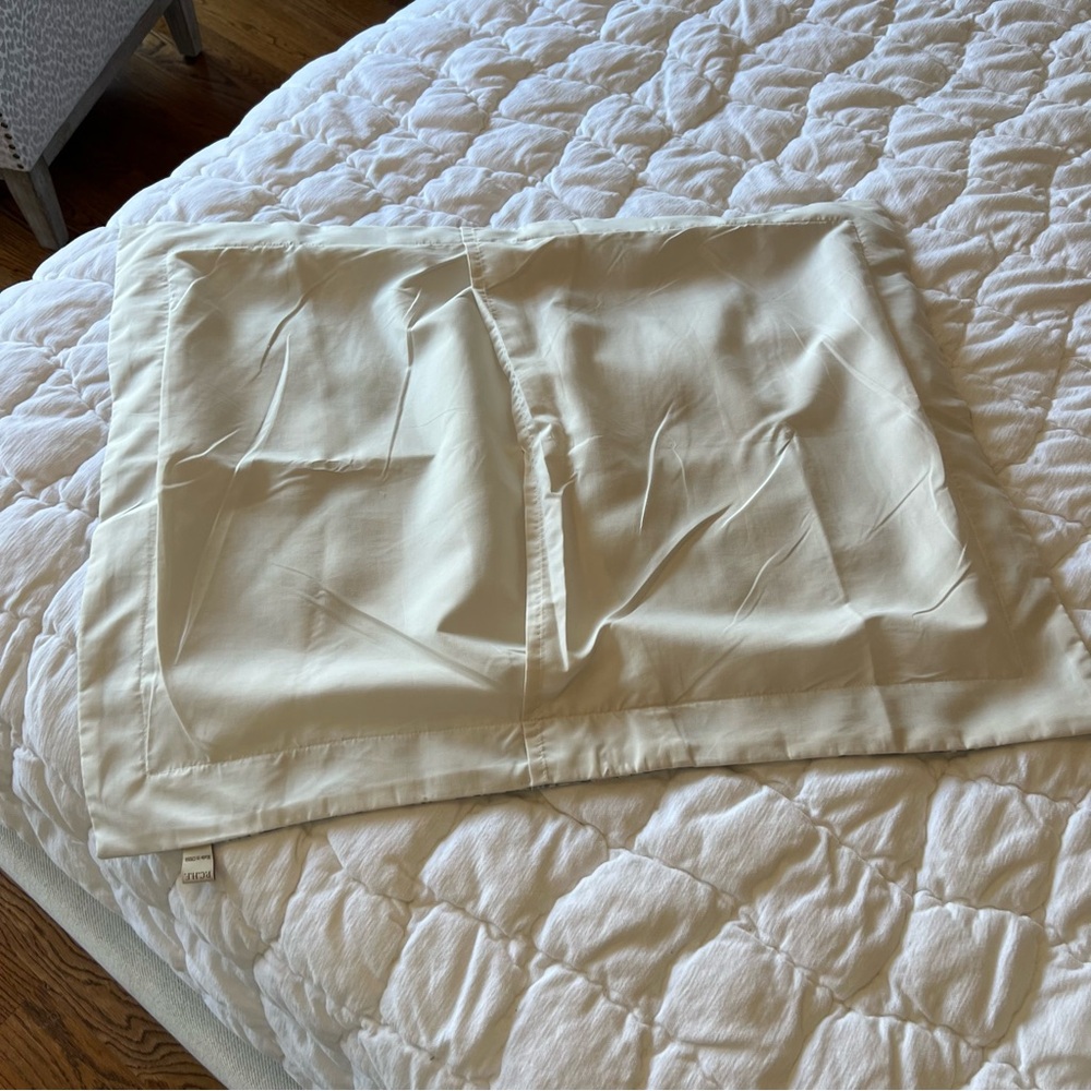 NWOT Set of 2 Indigo Blue and White Floral Pillow Shams, standard size - Picture 12 of 14